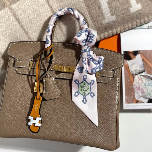 The Perfect Blend of Elegance and Versatility: Luxury Bags for Workdays and Weekends