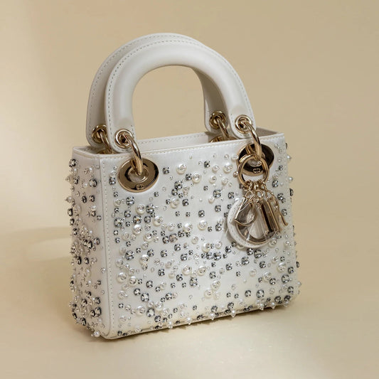 How to Elevate Your Holiday Season Looks with Statement Accessories