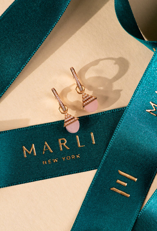 أقراط مارلي كليو من الذهب الوردي والألماس والكوارتز الوردي