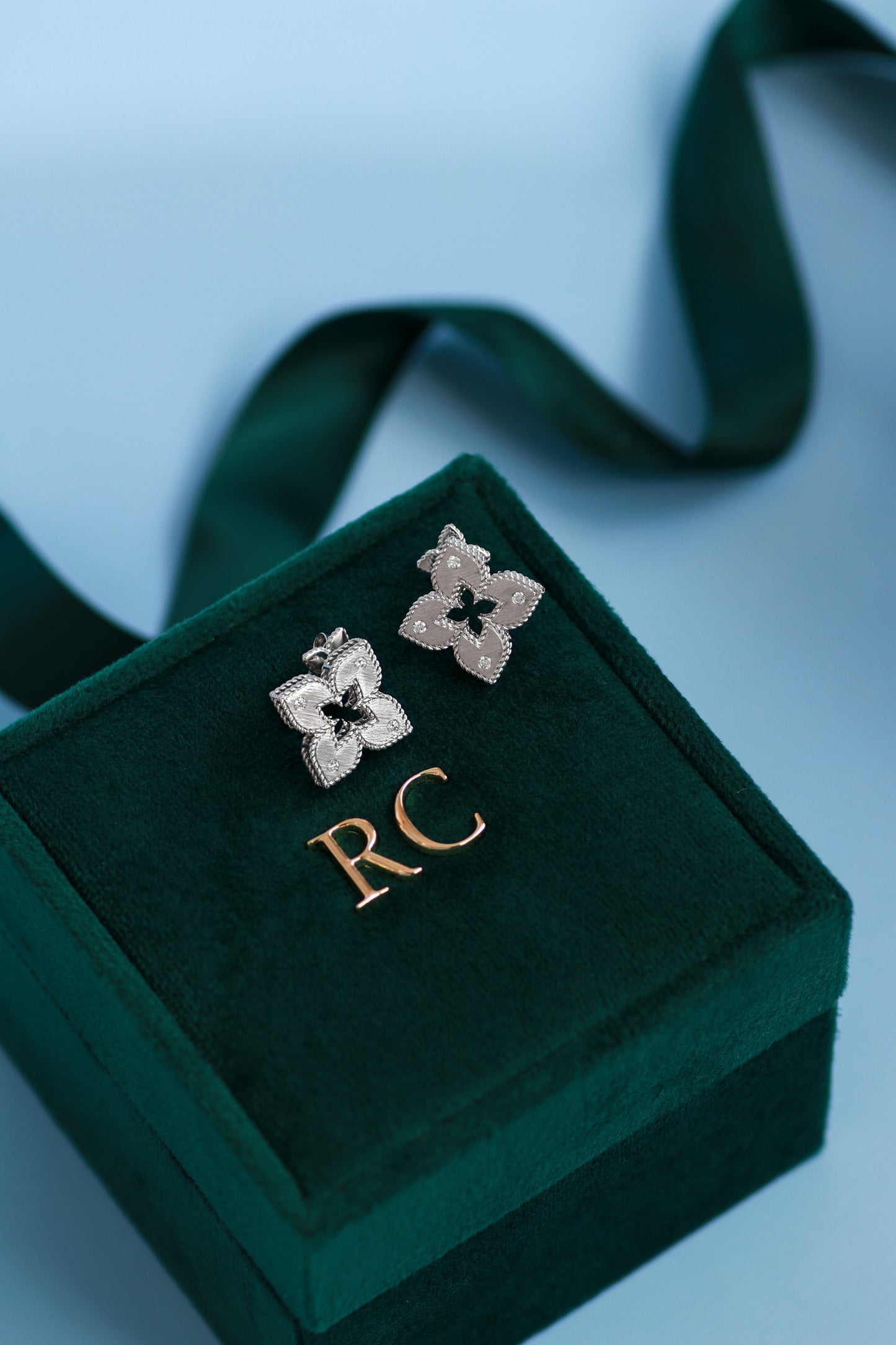 Roberto Coin White Gold Princess White Gold Flower Set