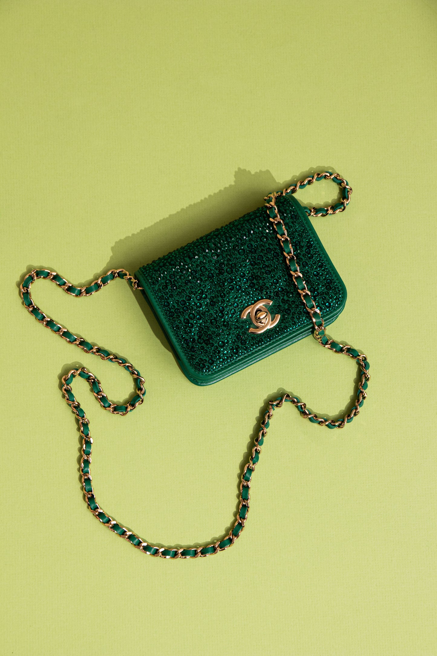 حقيبة شانيل O-Purse Vanity باللون الأخضر مع سلسلة