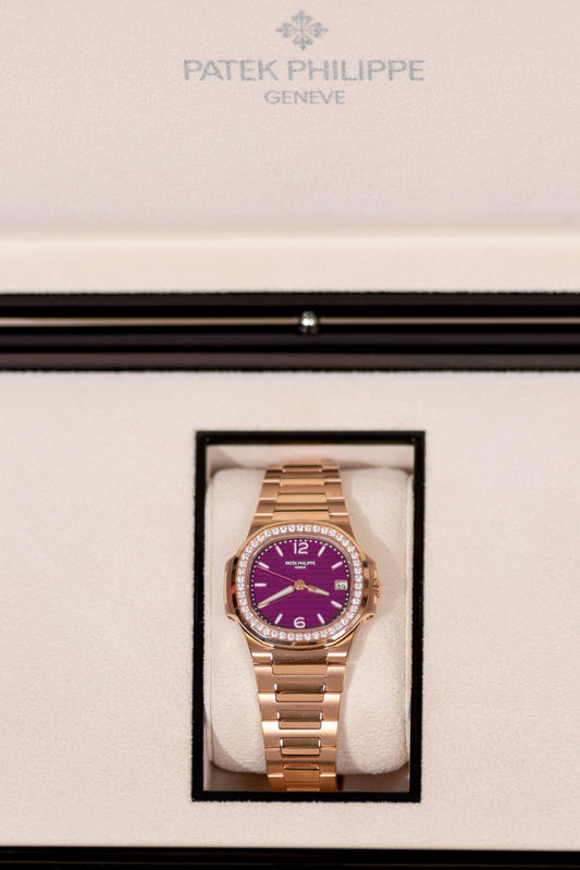 ساعة باتيك فيليب نوتيلوس 7010/1R بمينا من الذهب الوردي/الأرجواني