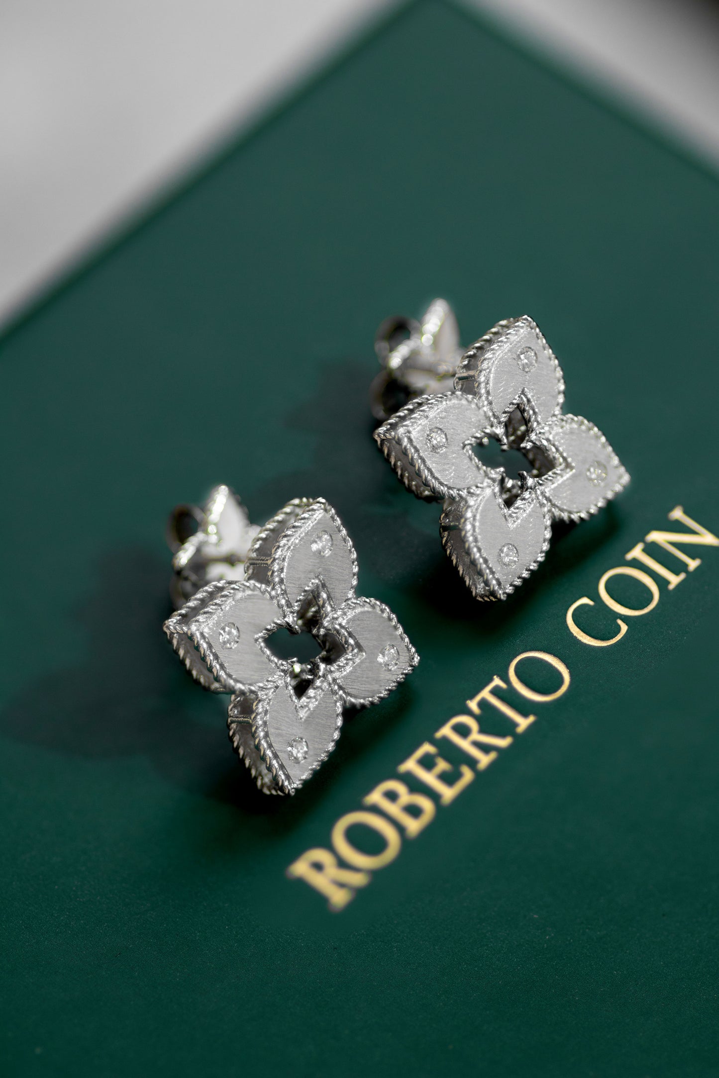 Roberto Coin White Gold Princess White Gold Flower Set