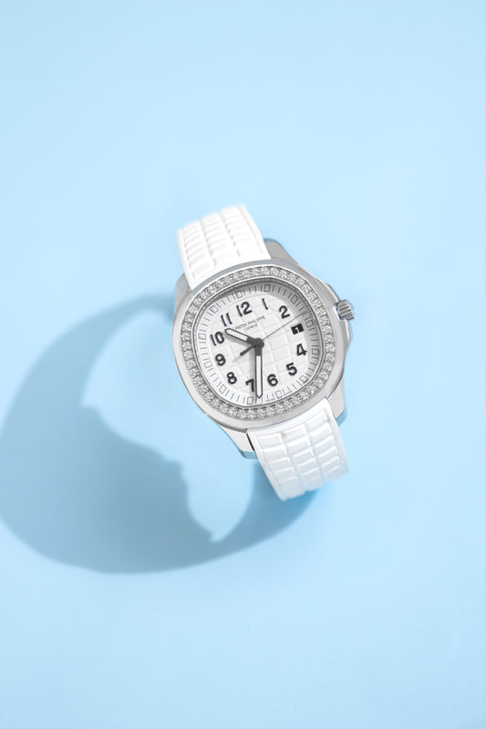 ساعة باتيك فيليب جينيف أكوانوت البيضاء المرصعة بالألماس