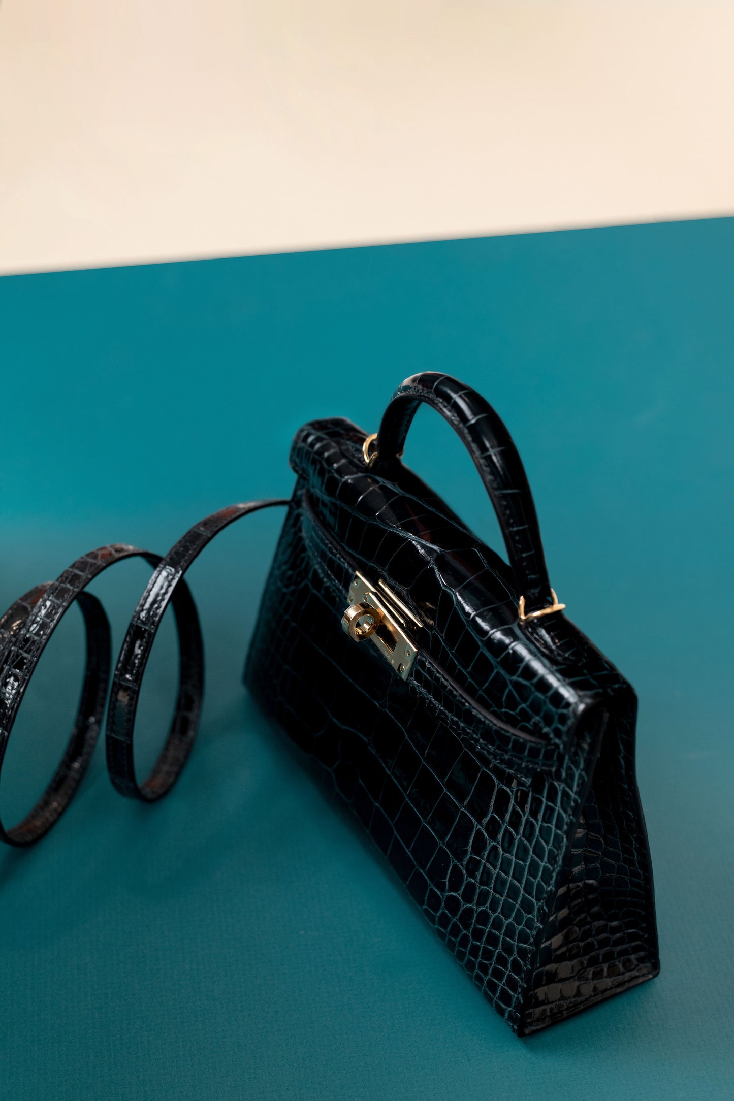 Hermès Mini Kelly Shiny Crocodile in Vert Rousseau GHW