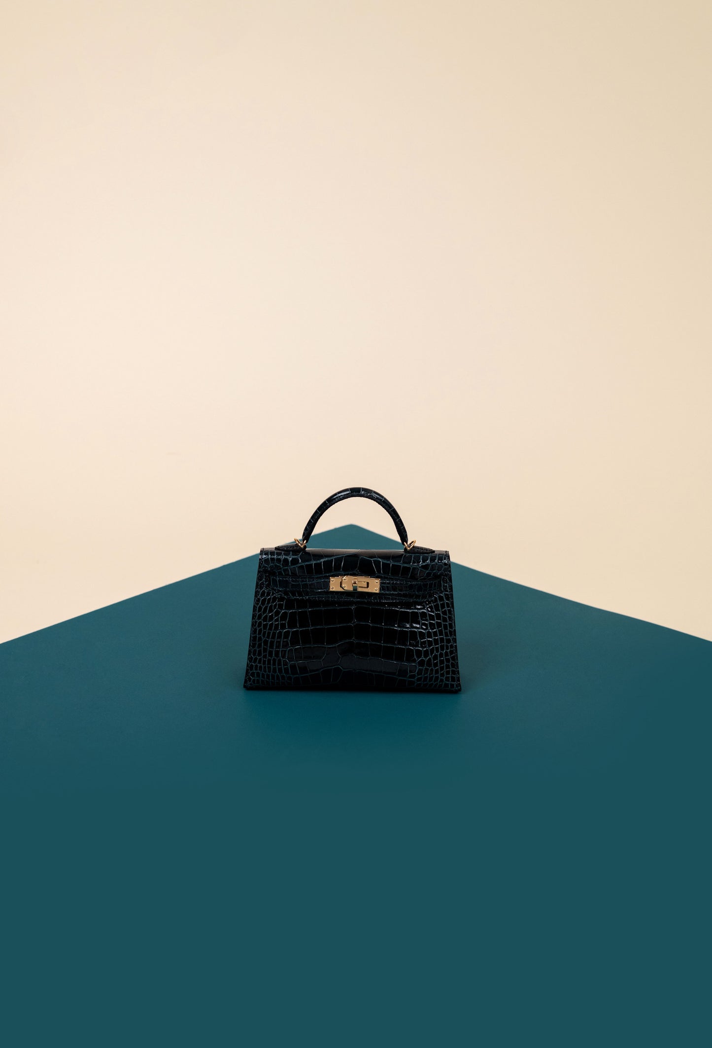 Hermès Mini Kelly Shiny Crocodile in Vert Rousseau GHW