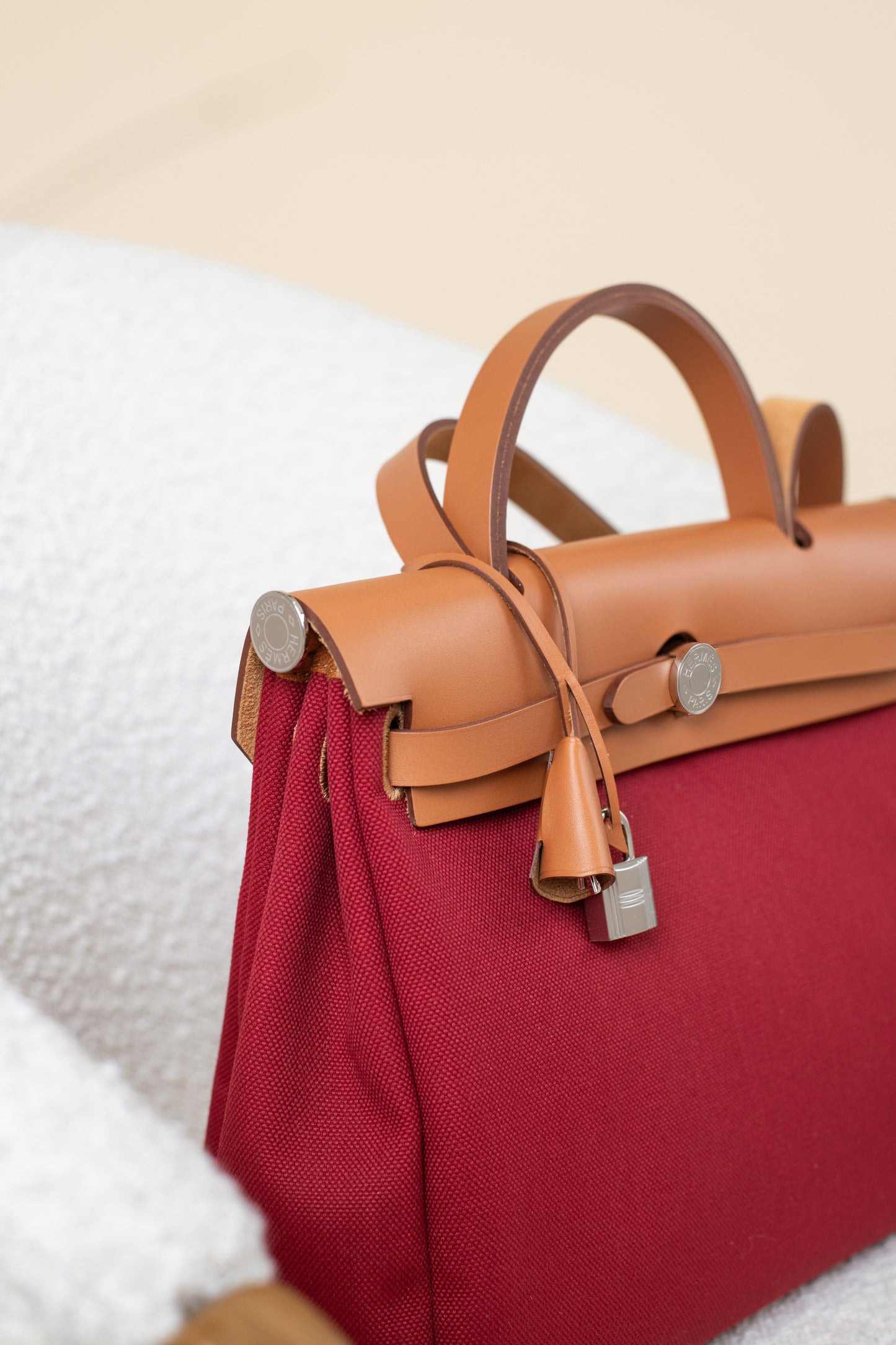 Hermès Herbag 31 in Fauve/Rouge Grenat