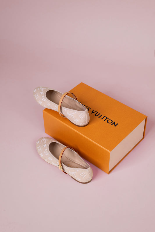 حذاء باليرينا مسطح من لويس فيتون رومي باللون البيج