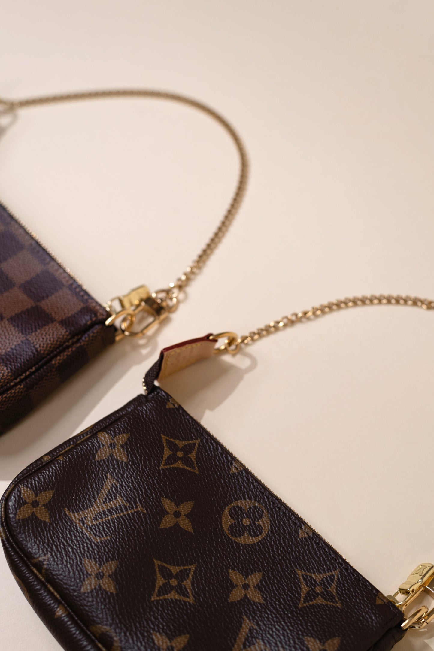 حقيبة Louis Vuitton Mini Pochette وحقيبة Monogram صغيرة