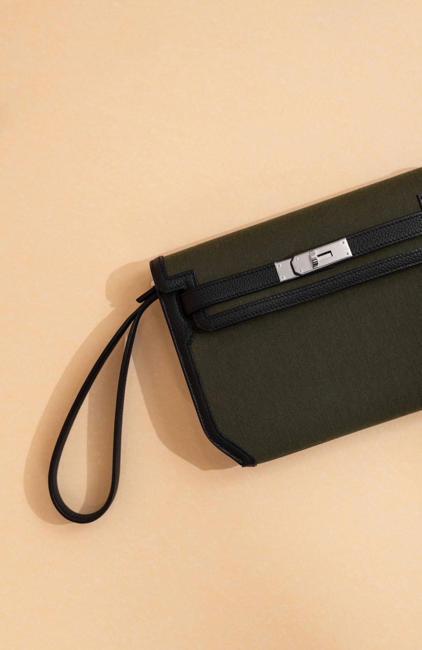 Hermès Kelly Depeches 25 Pouch in Tourbe/Black PHW