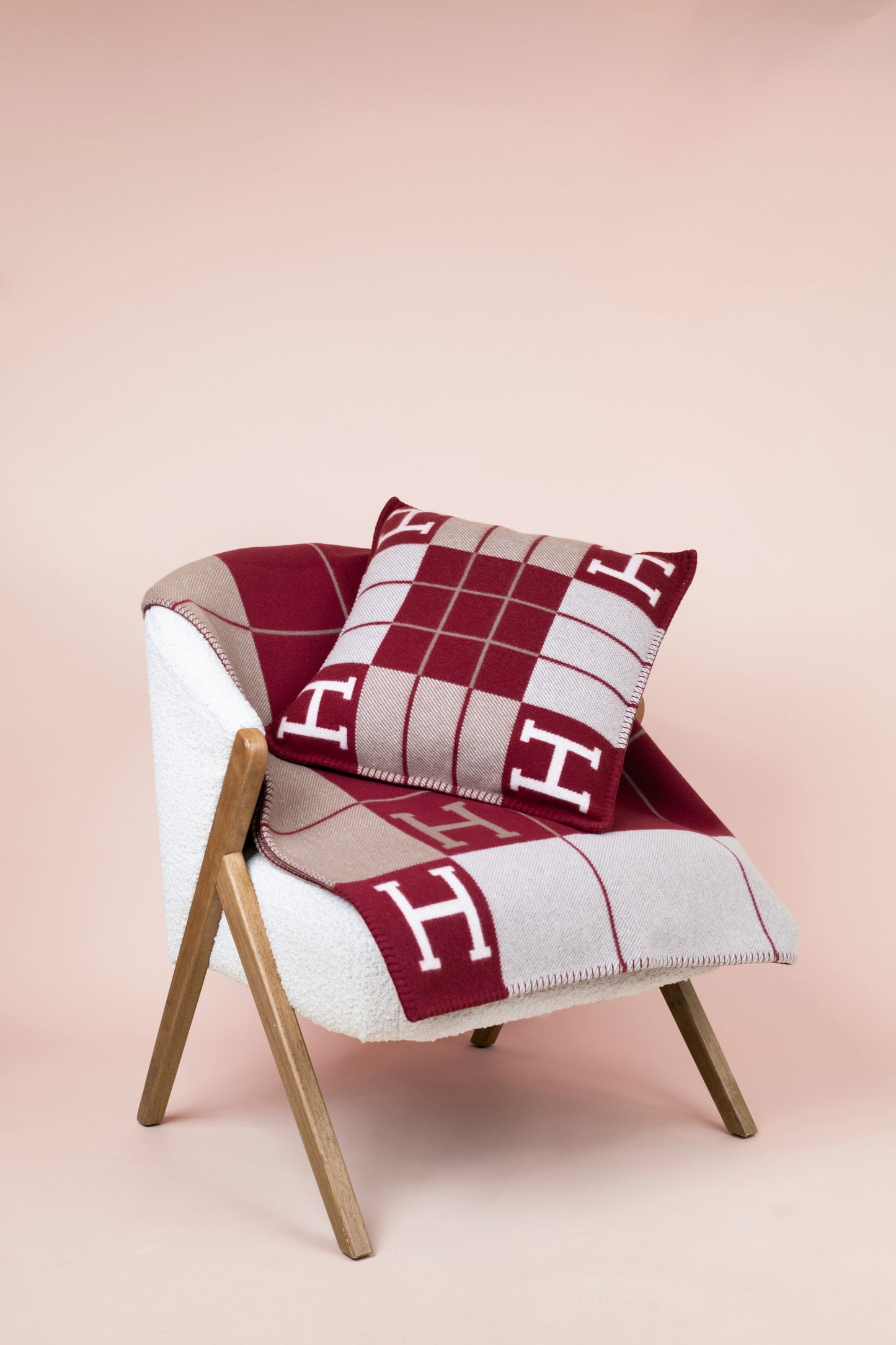 Hermès Avalon III Throw Blanket & Cushion in Écru/ Rouge H