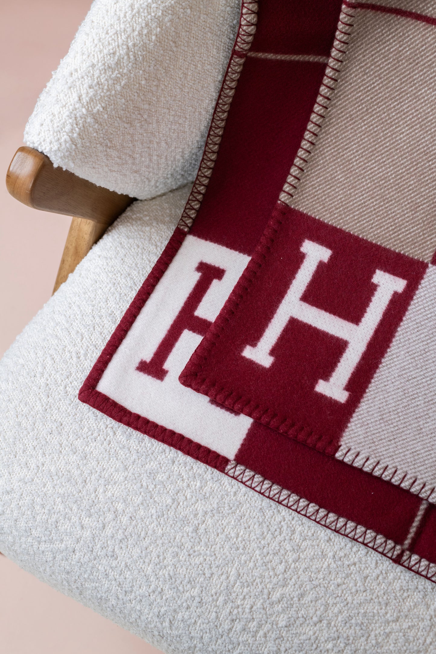 Hermès Avalon III Throw Blanket & Cushion in Écru/ Rouge H