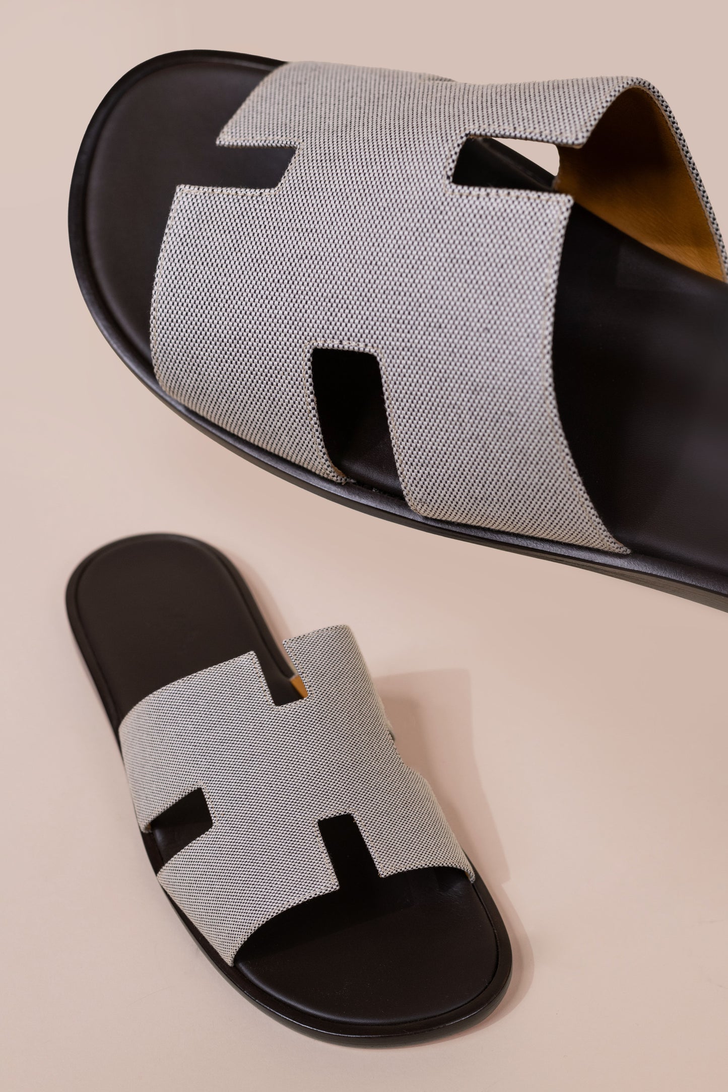 Hermès Izmir Marron Sandals