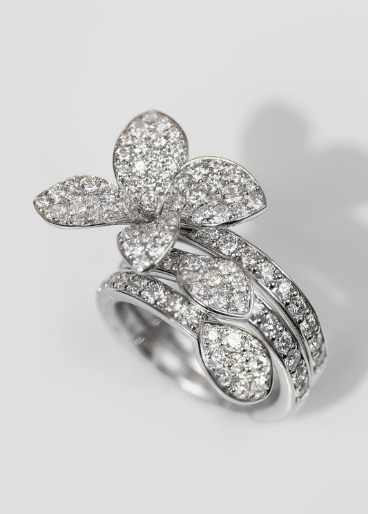 باسكوالي بروني - خاتم من الذهب الأبيض مرصع بالألماس على شكل قلب الأرض وزهرة/أوراق