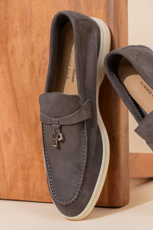 سحر المشي الصيفي من لورو بيانا في الظل