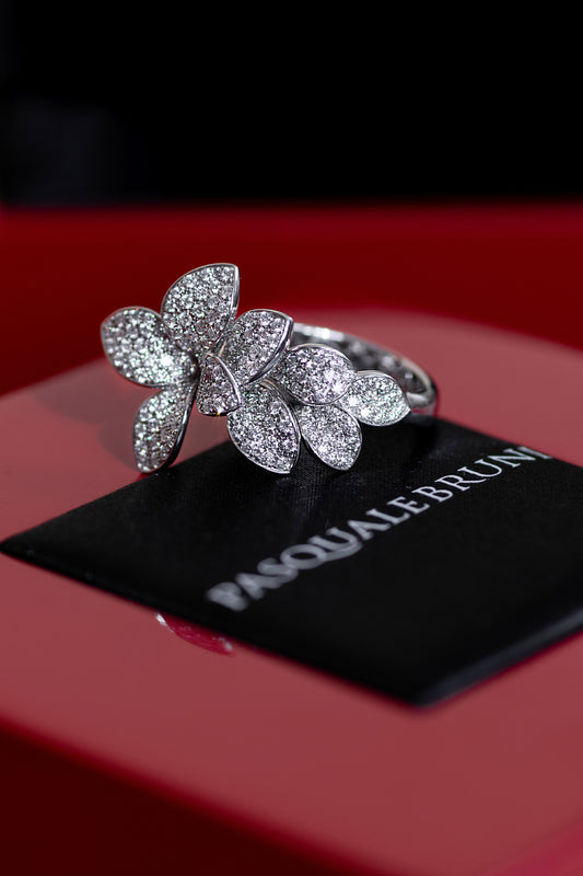 باسكوال بروني ستيلي في خاتم فيوري من الذهب الأبيض والماس