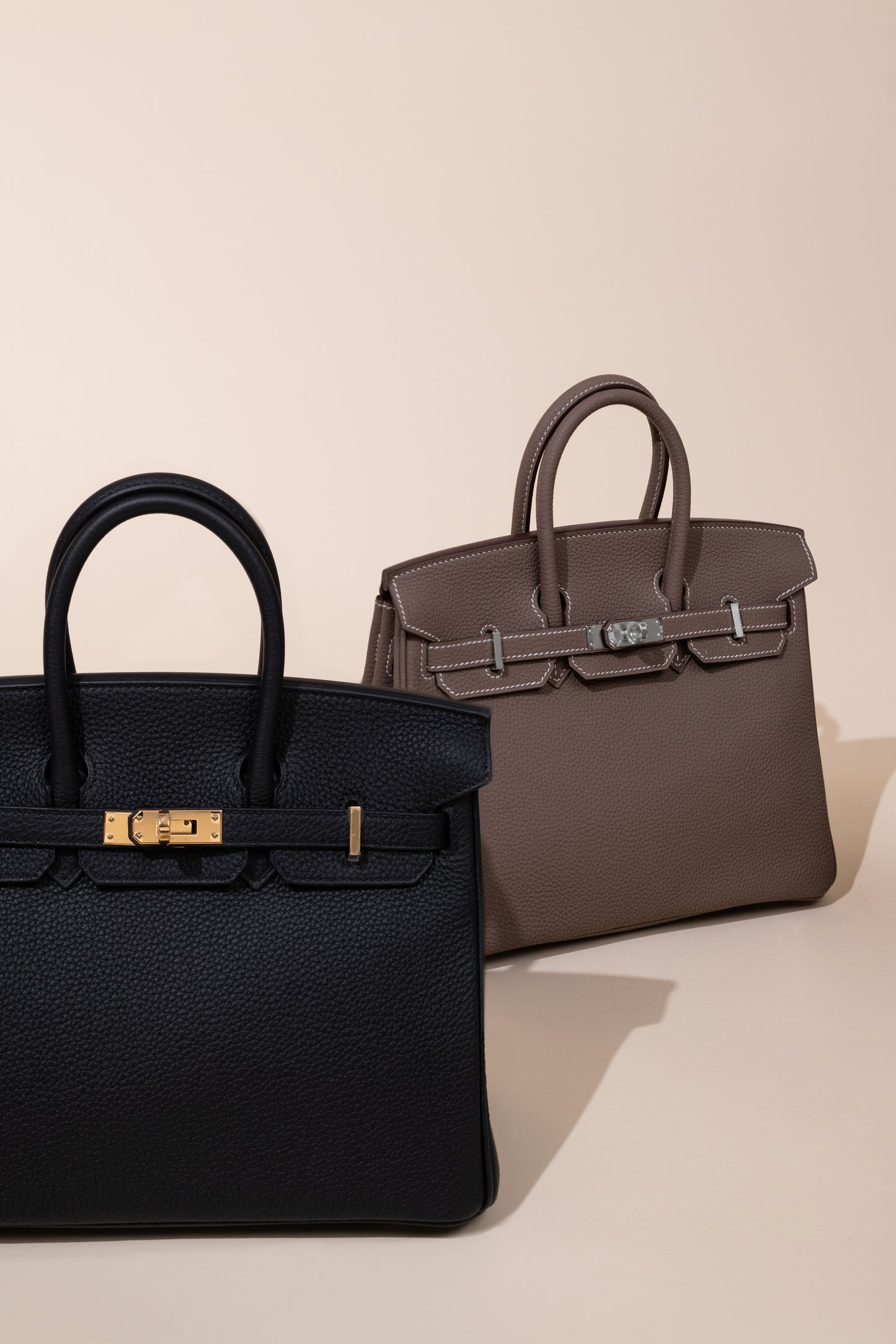 Hermès Birkin 25 Togo باللون الأسود GHW / Etoupe PHW / Gold GHW
