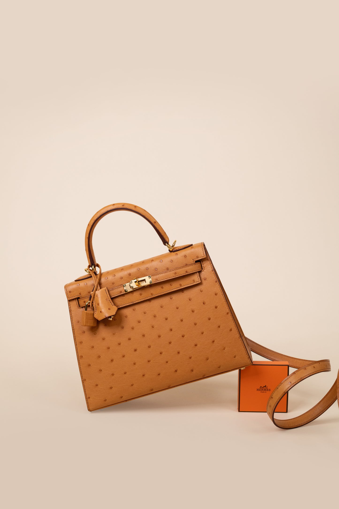 هيرميس - ساعة HSS Kelly 25 Ostrich باللون الكونياك مع GHW
