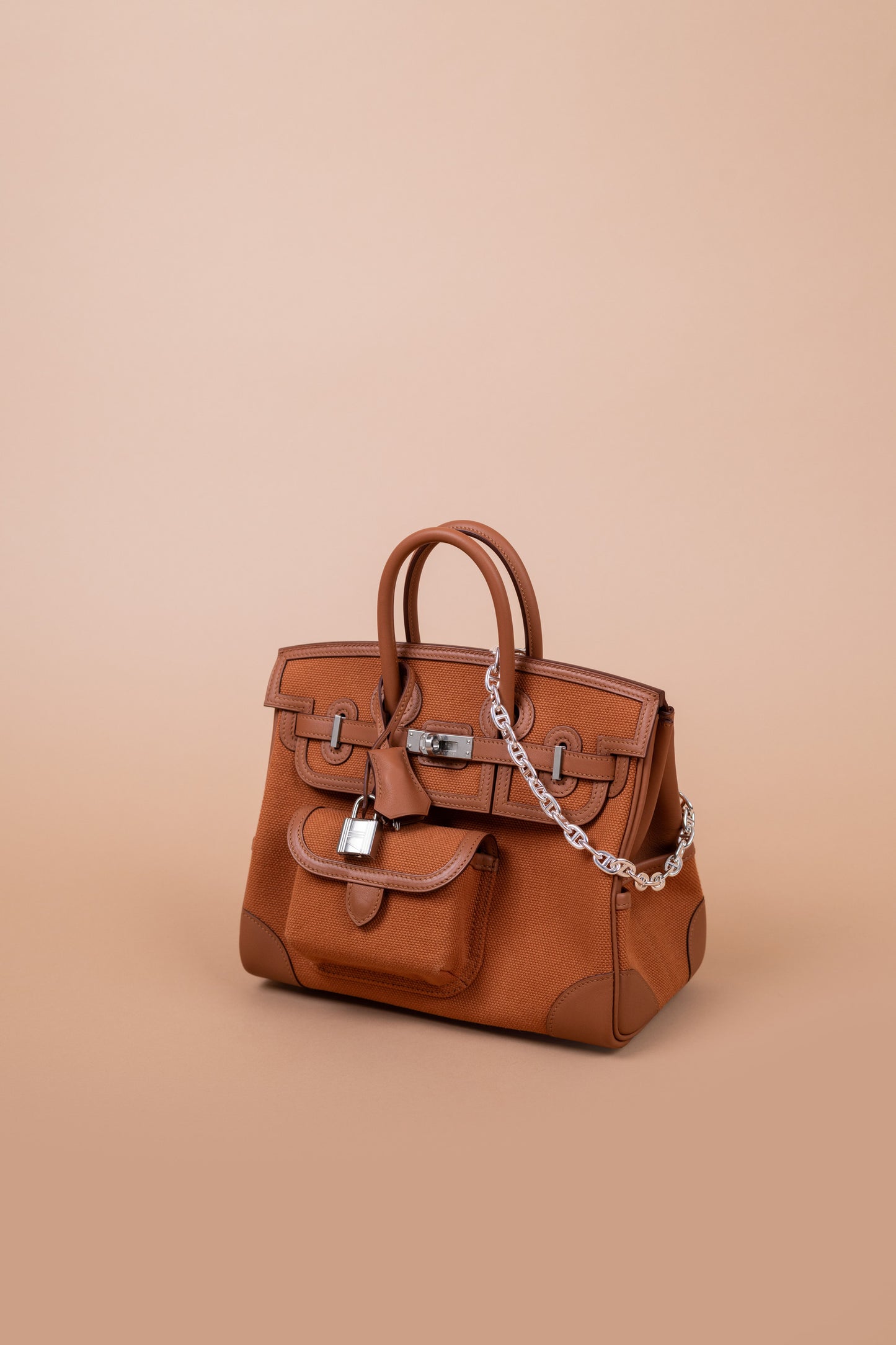 Hermès Birkin 25 Cargo Cuivre PHW & "Coaching Deja Vu" Belted Caftan in Beige Kaolin