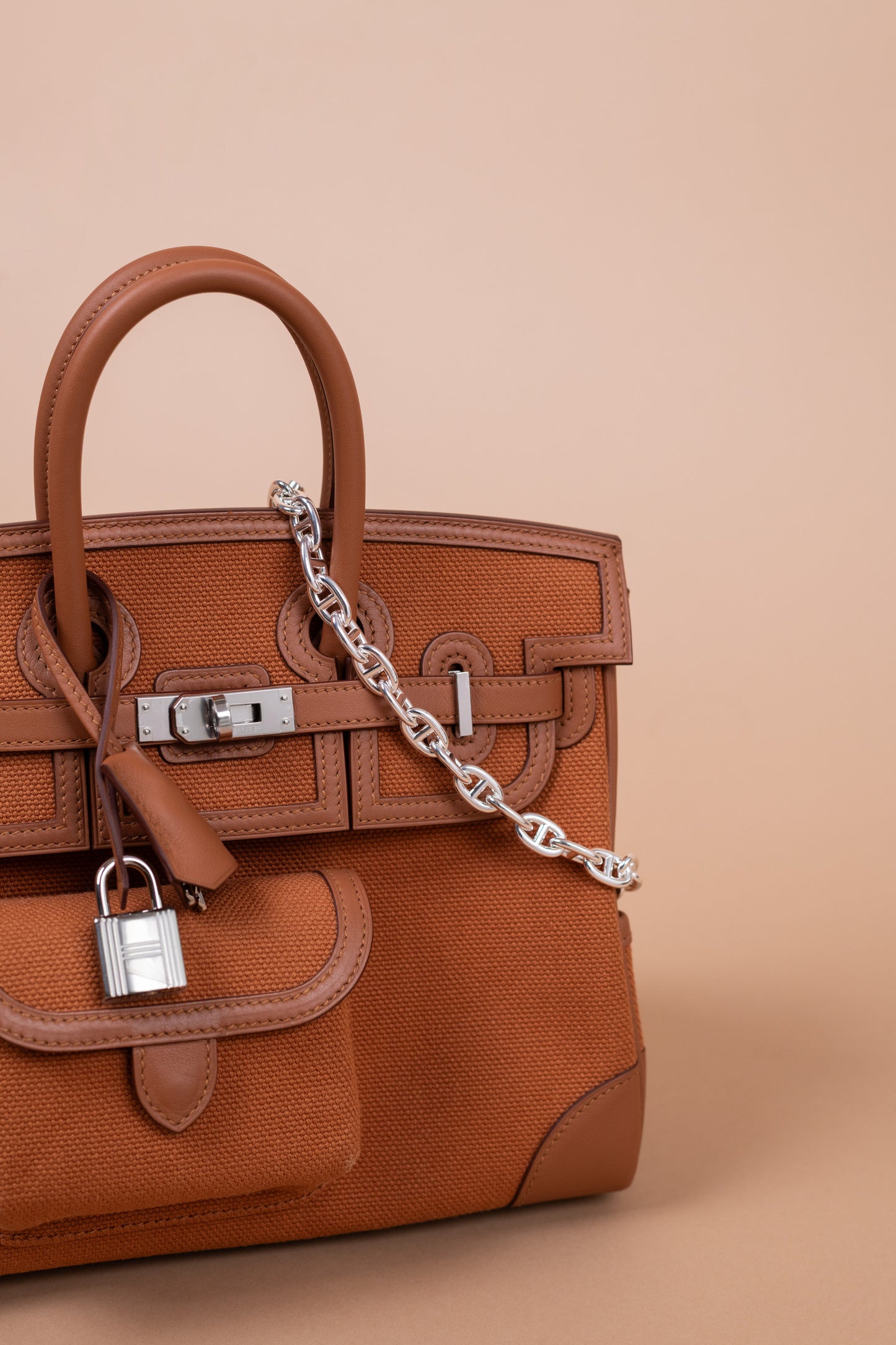 Hermès Birkin 25 Cargo Cuivre PHW & "Coaching Deja Vu" Belted Caftan in Beige Kaolin
