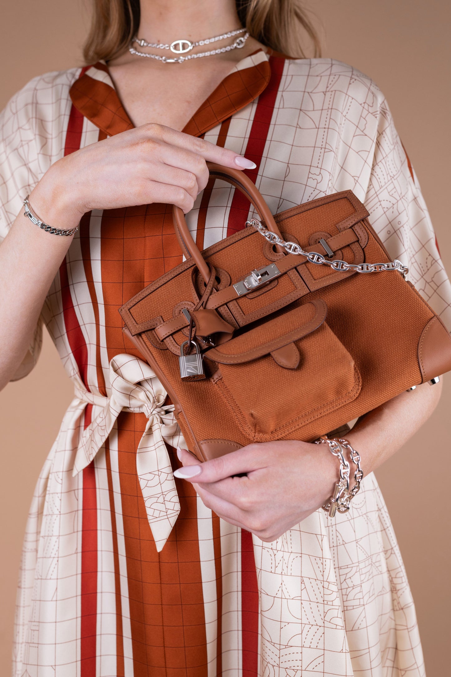 Hermès Birkin 25 Cargo Cuivre PHW & "Coaching Deja Vu" Belted Caftan in Beige Kaolin