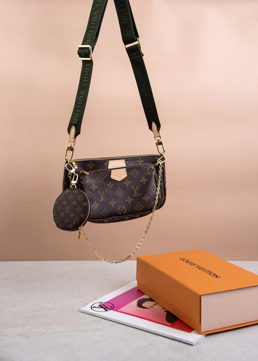 Louis Vuitton Monogram Multi-Pochette مع حزام أخضر