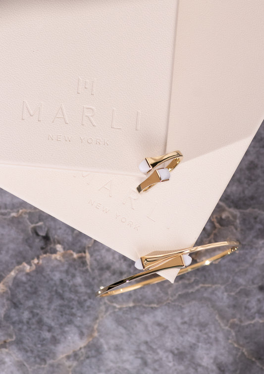 سوار وخاتم كليو من العقيق الأبيض/الذهب من مارلي