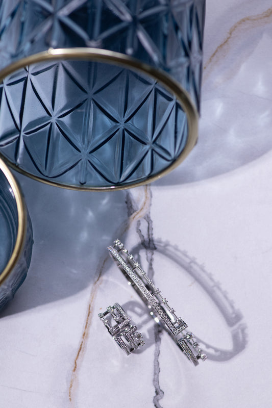 سوار مارلي أفينيو الخاتم والمفصلة المفتوحة من الذهب الأبيض