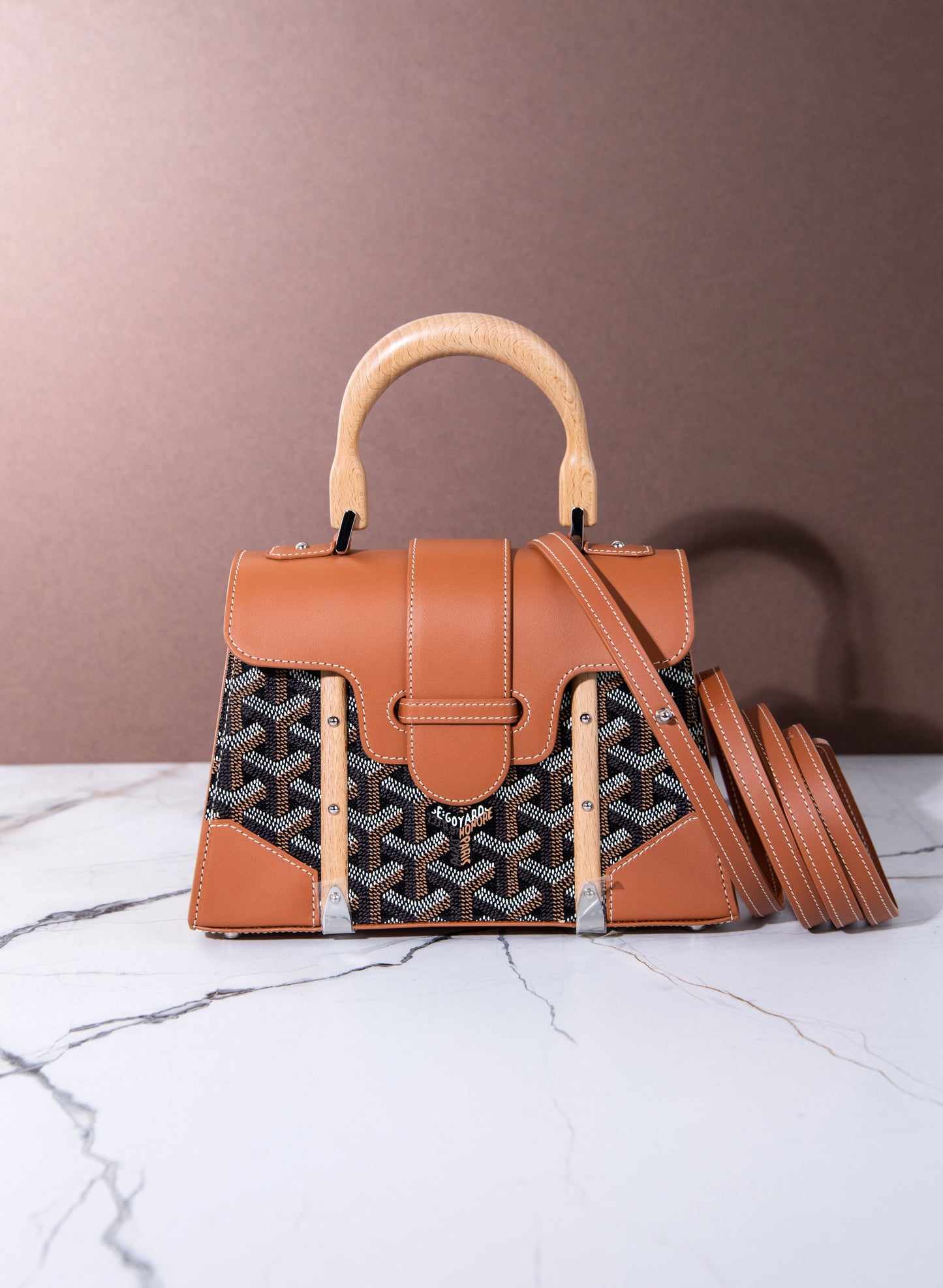 حقيبة Goyard Mini Structured Saigon باللونين البني والأسود