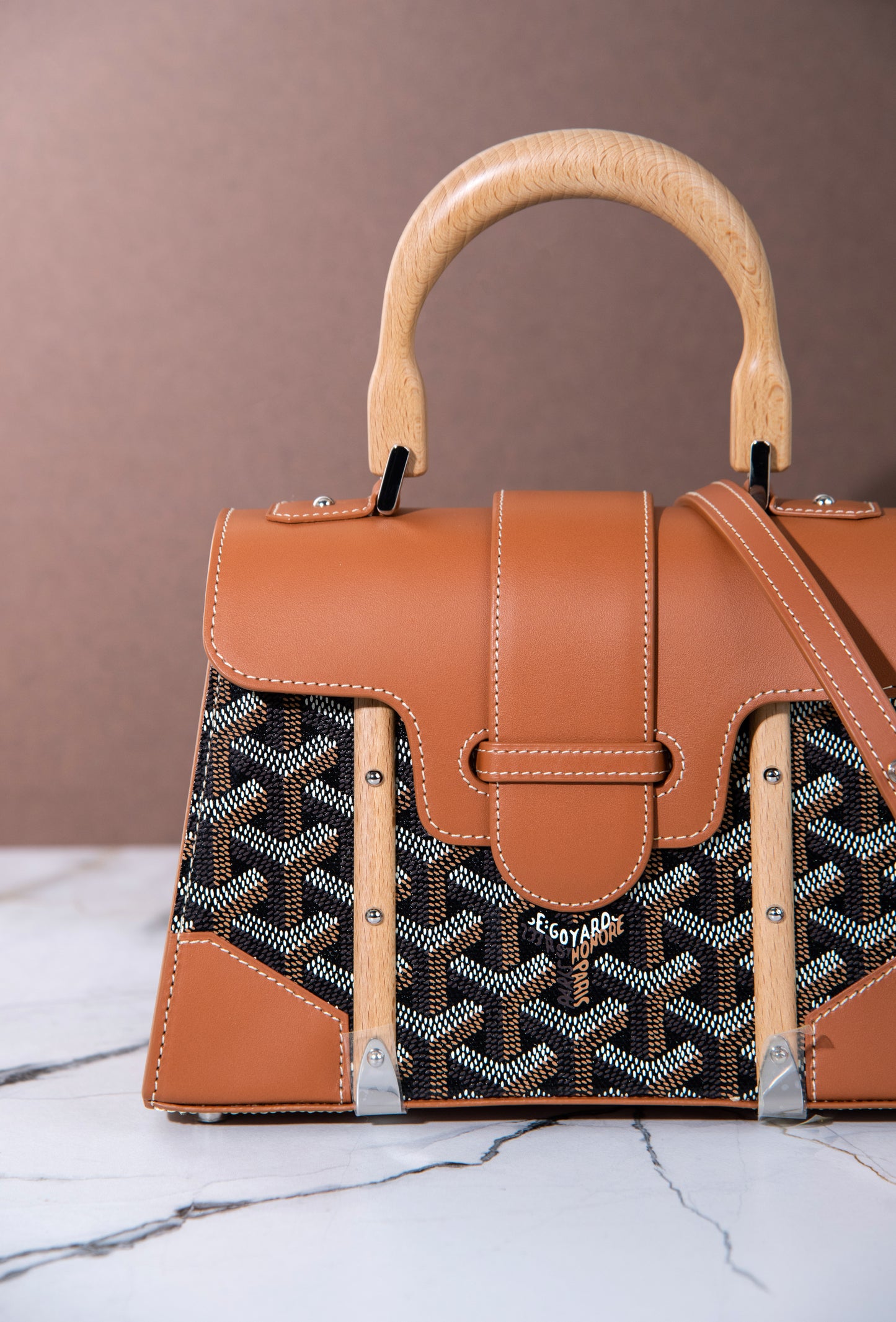 حقيبة Goyard Mini Structured Saigon باللونين البني والأسود