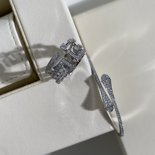 سوار كليو من الذهب الأبيض وخاتم أفينيوز من مارلي