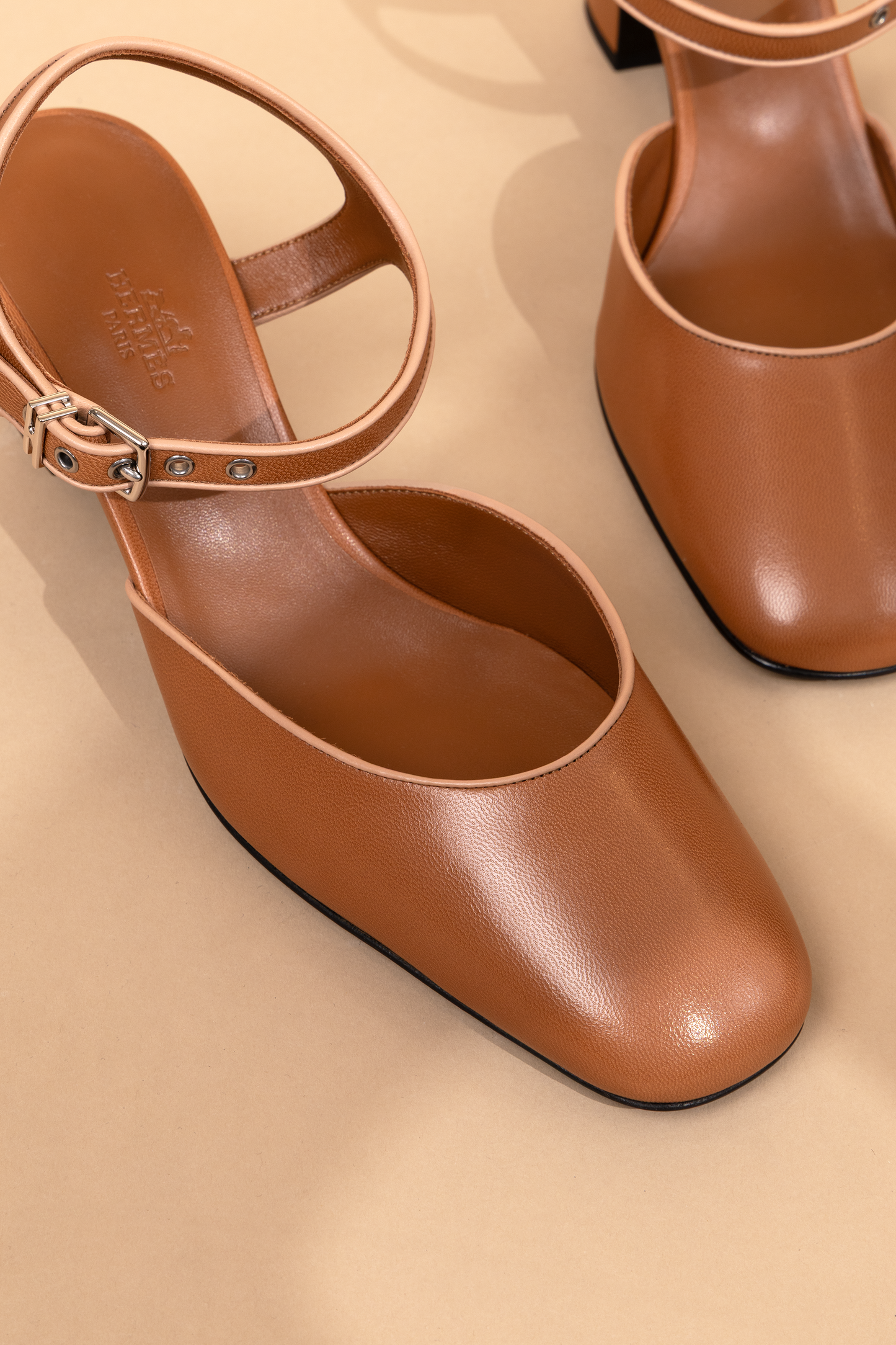 Hermès Kamilla 60 Pumps in Marron Alezan/Beige Perlino