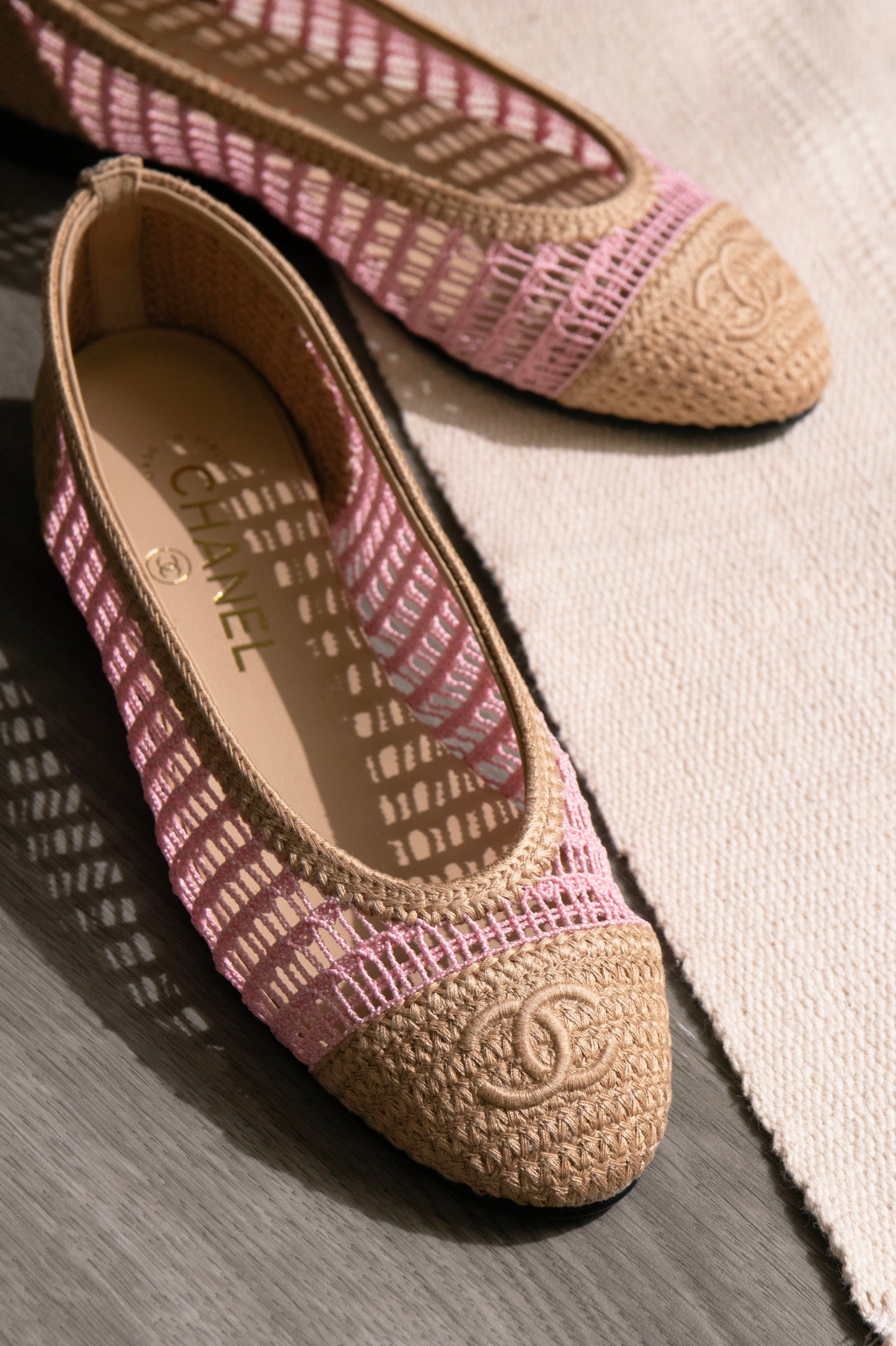 Chanel Raffia Cap Toe Ballerina Flats in Natural/Pink