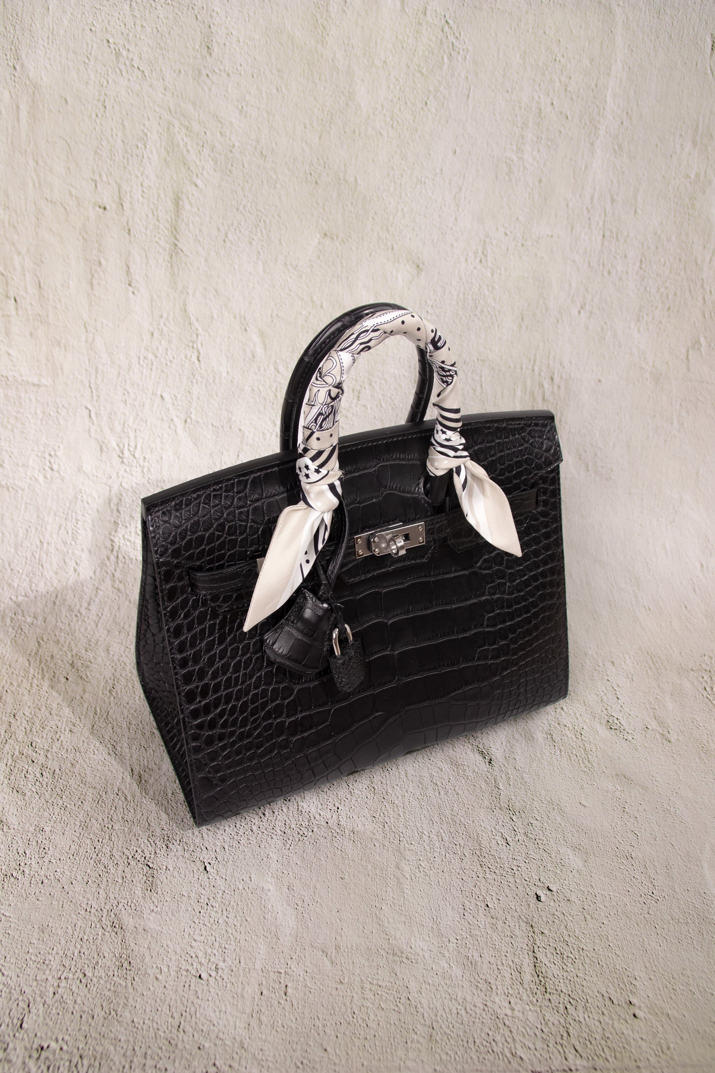 Hermès Birkin 25 Matte Alligator Black PHW