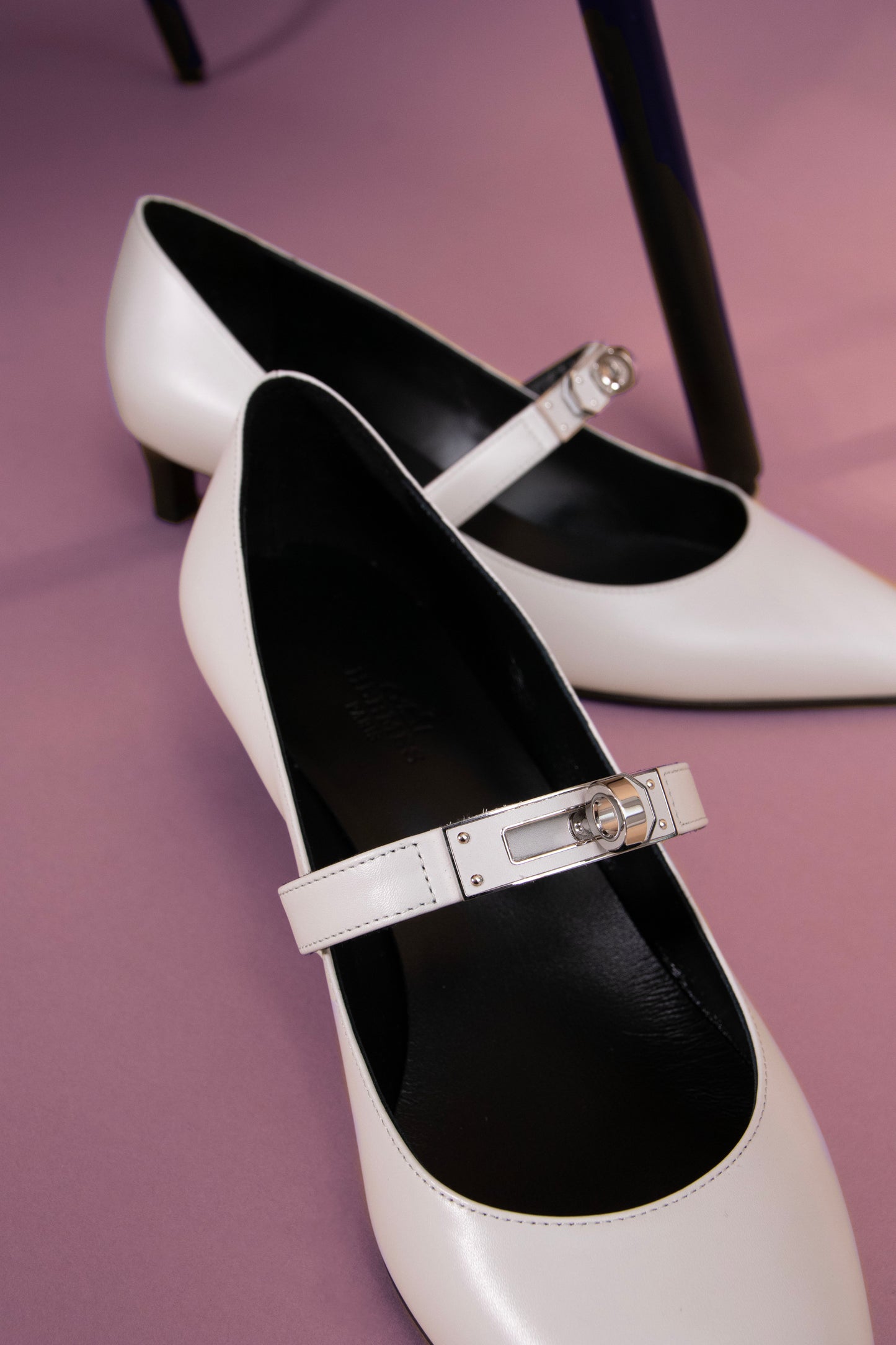 Hermès Kiara 40 Pumps in White PHW