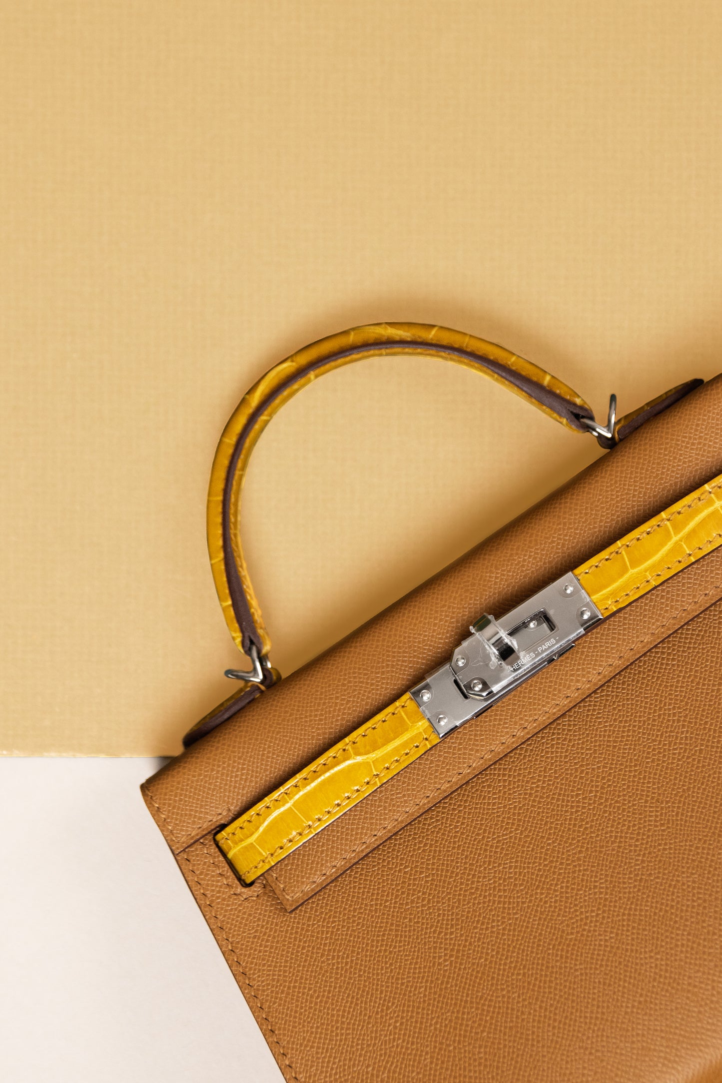 Hermès Mini Kelly 20 Touch Shiny Alligator Epsom in Sesame/Jaune Ambre PHW
