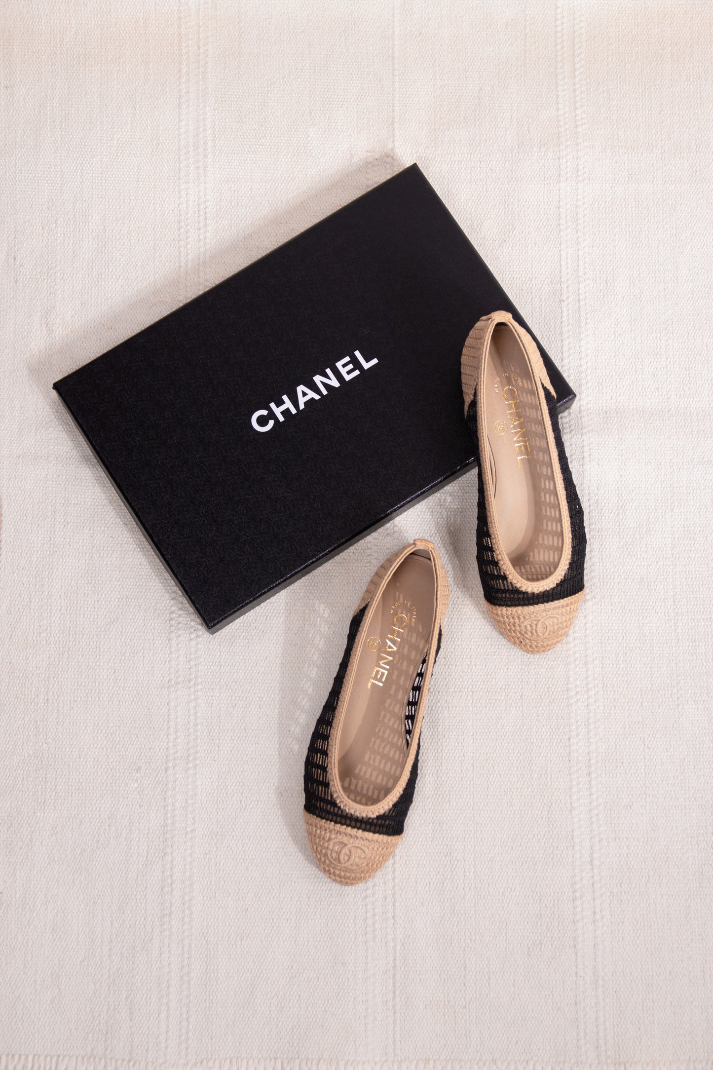 Chanel CC Ballet Flats Raffia in Beige/Black