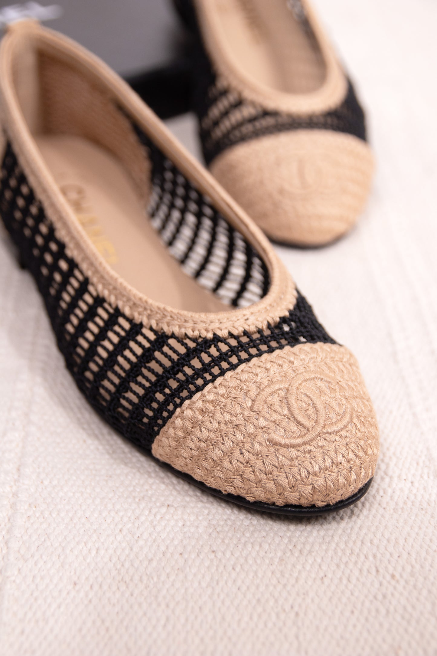 Chanel CC Ballet Flats Raffia in Beige/Black