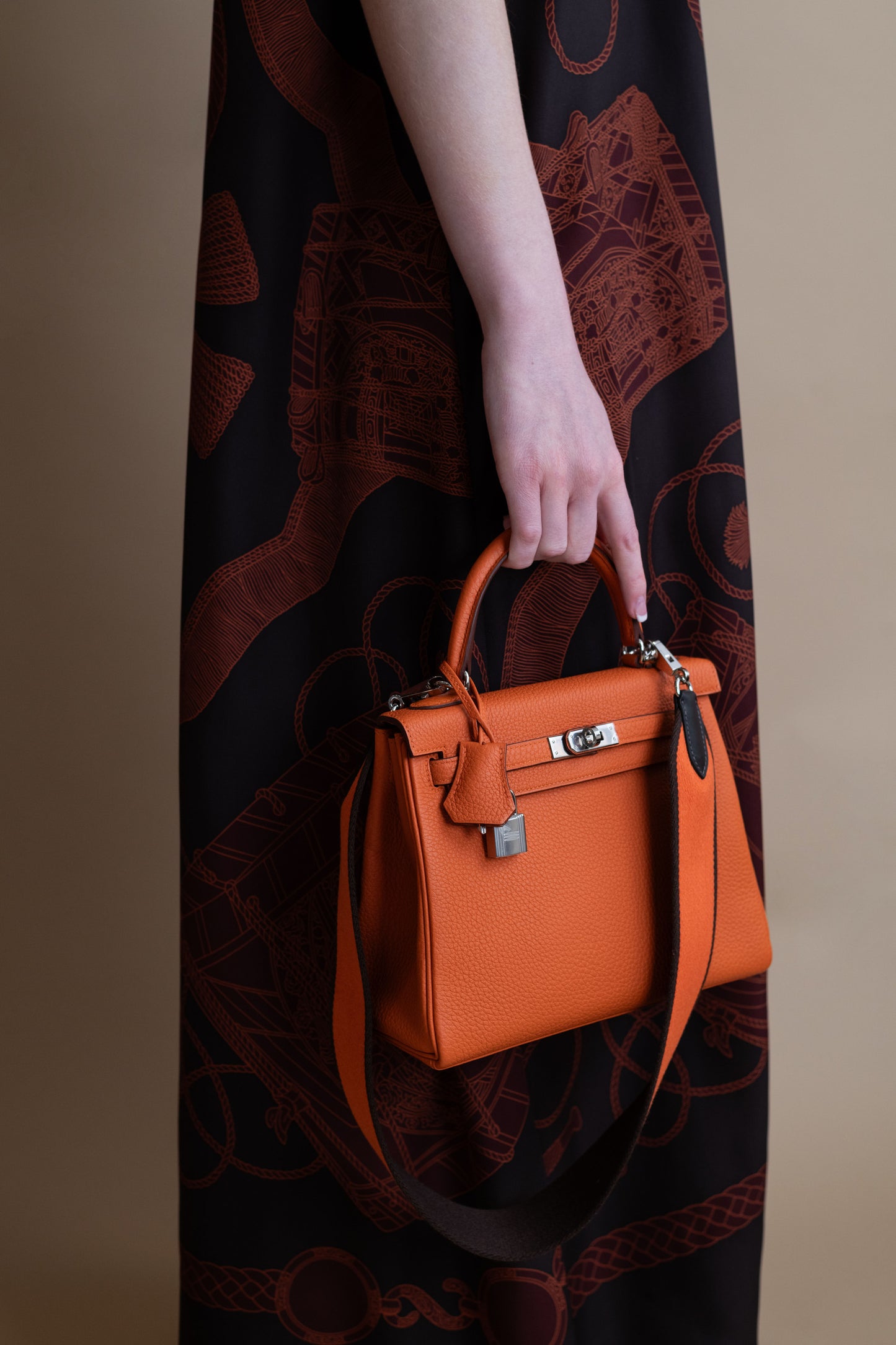 Hermès Kelly 25 Togo in Orange PHW with Strap