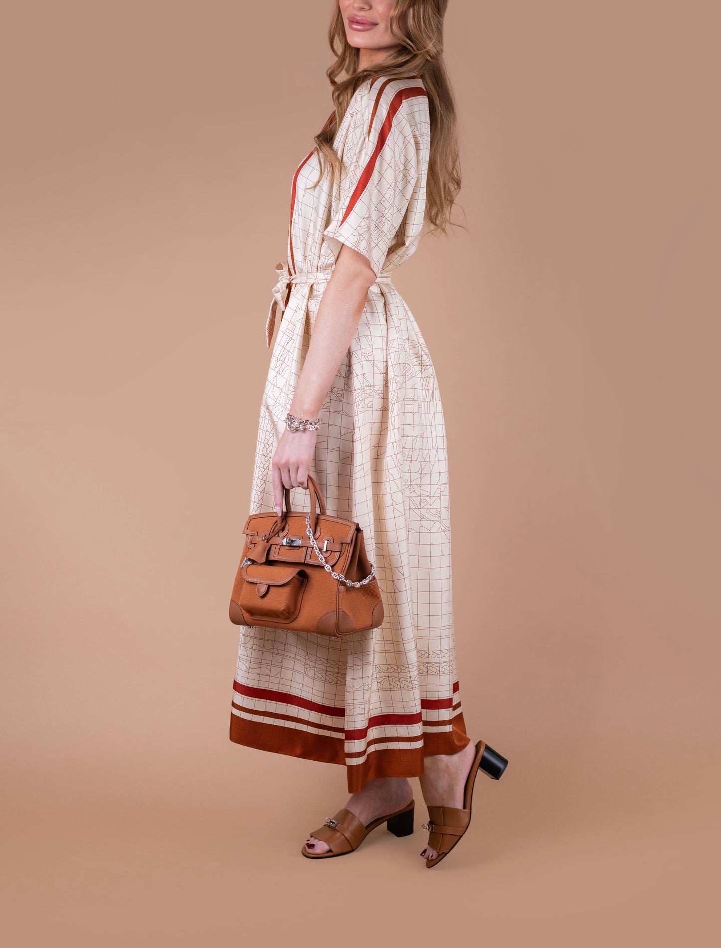 Hermès Birkin 25 Cargo Cuivre PHW & "Coaching Deja Vu" Belted Caftan in Beige Kaolin
