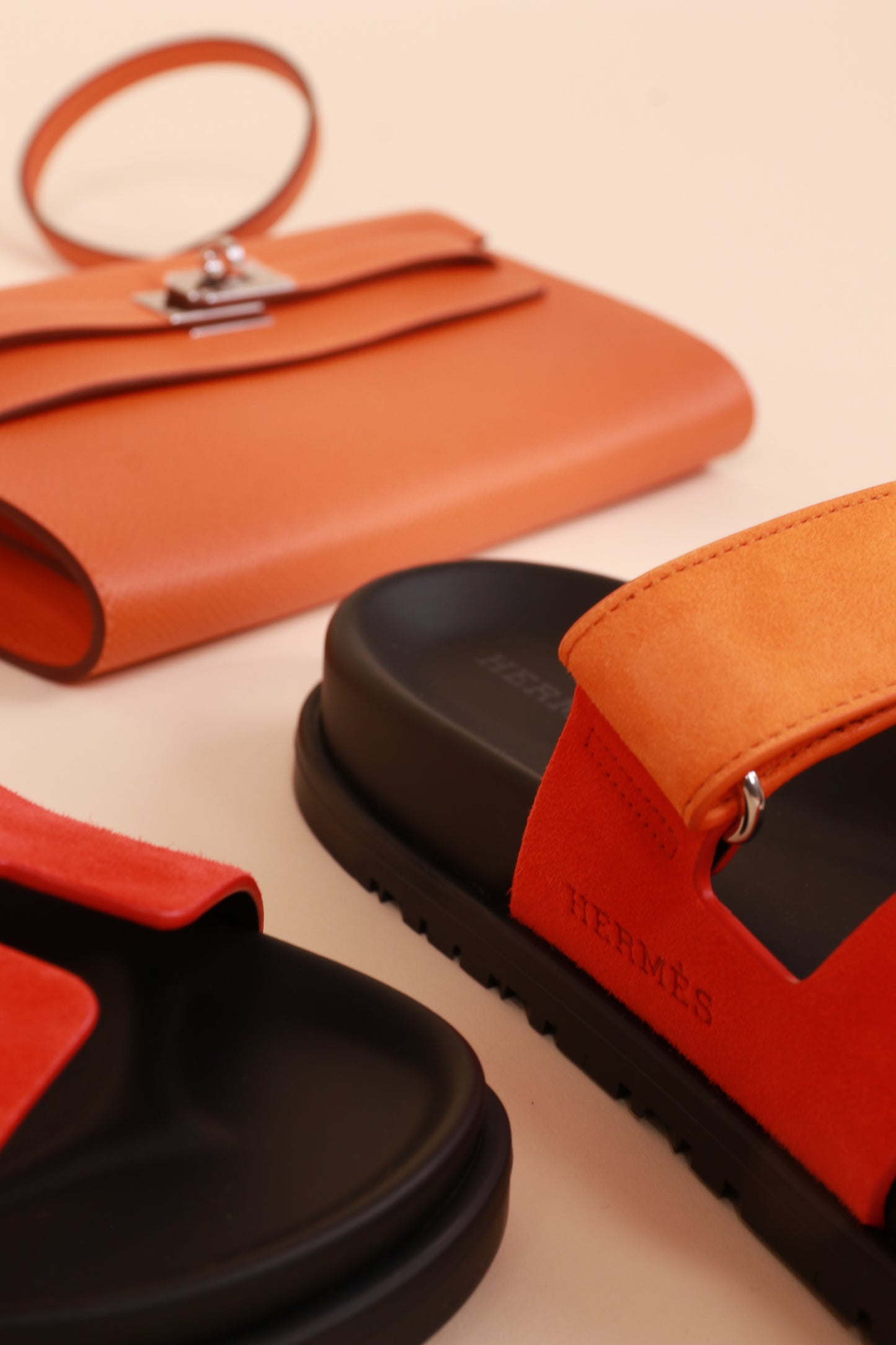 Hermès Kelly Wallet To Go in Orange with Chypre Suede Sandals