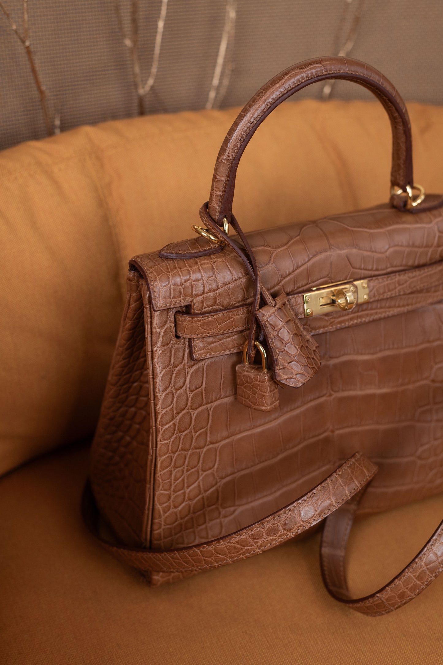 Hermès Kelly 25 Gold Matte Alligator GHW