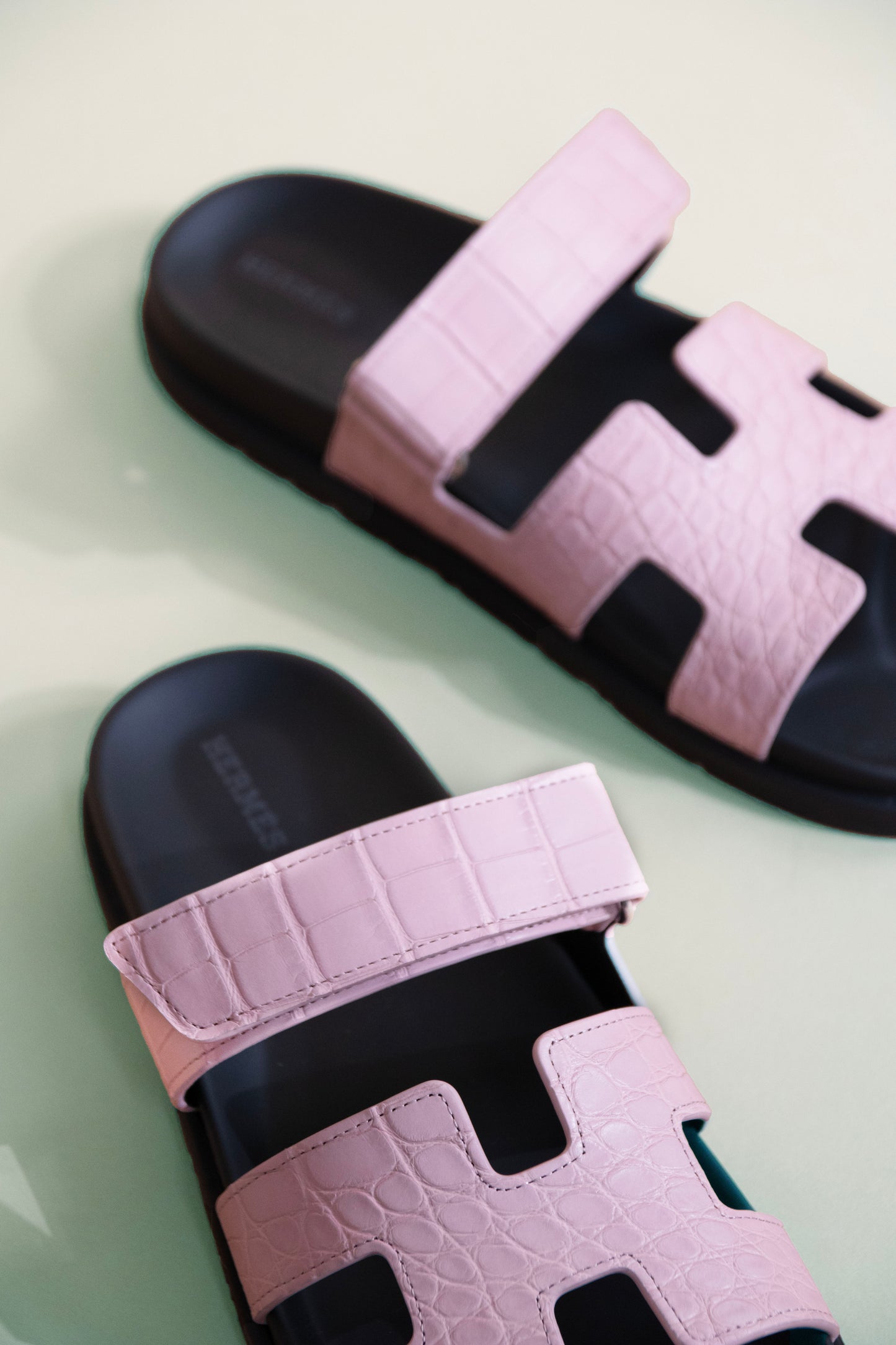 Hermès Chypre Sandals Matte Alligator in Rose Aquarelle