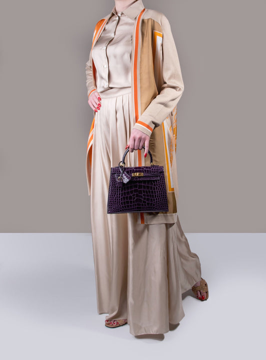 Hermès - Long Cardigan in Beige Palomino with Kelly 25 Sellier Smooth Mississippiensis Alligator in Aubergine GHW