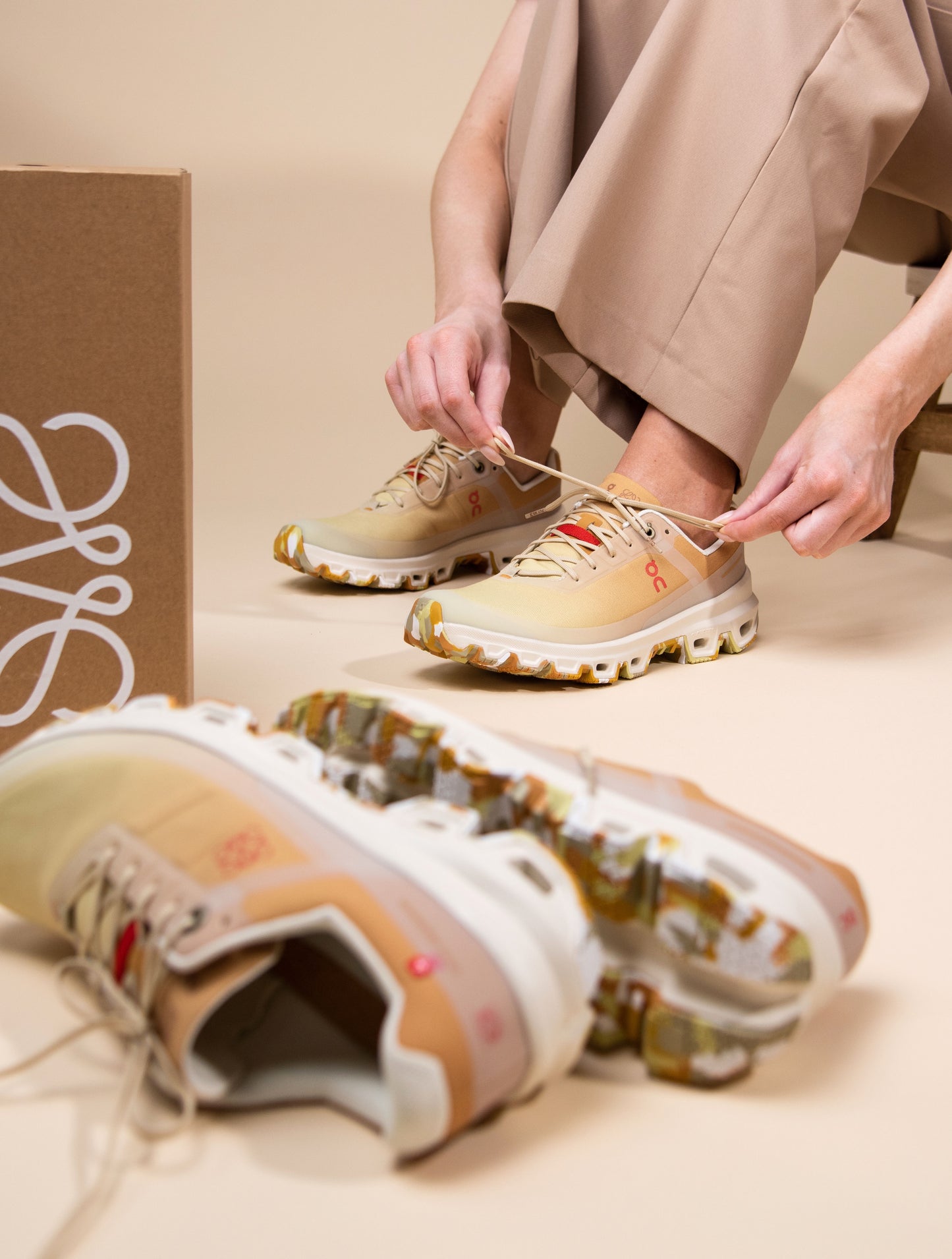 حذاء رياضي Loewe x On Cloudventure باللون البرتقالي المتدرج