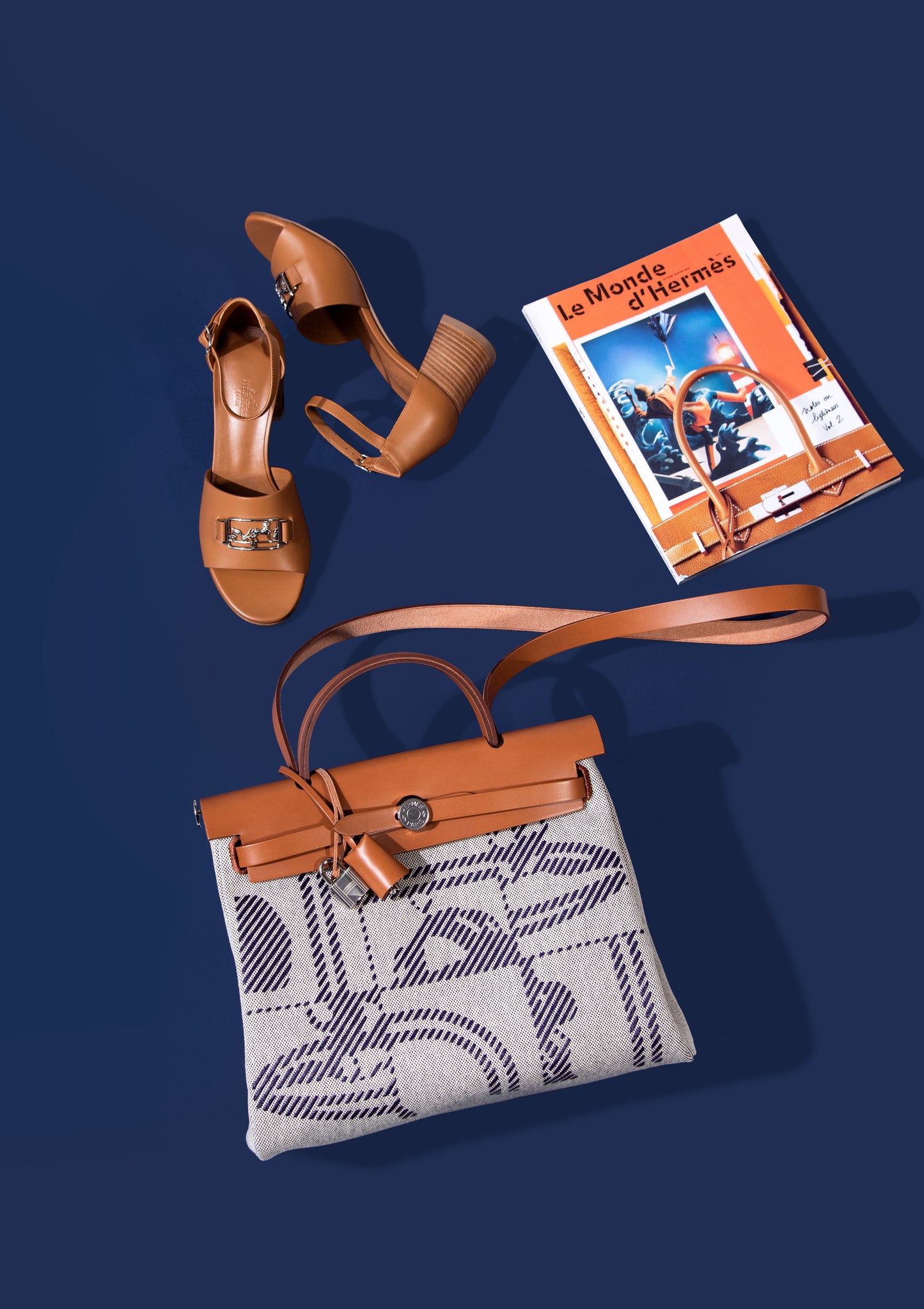 Loro Piana - سحر المشي الصيفي من حجر البابوش الرملي مع Hermès Herbag 31 Bride De Gala Natural/Toile H Canvas