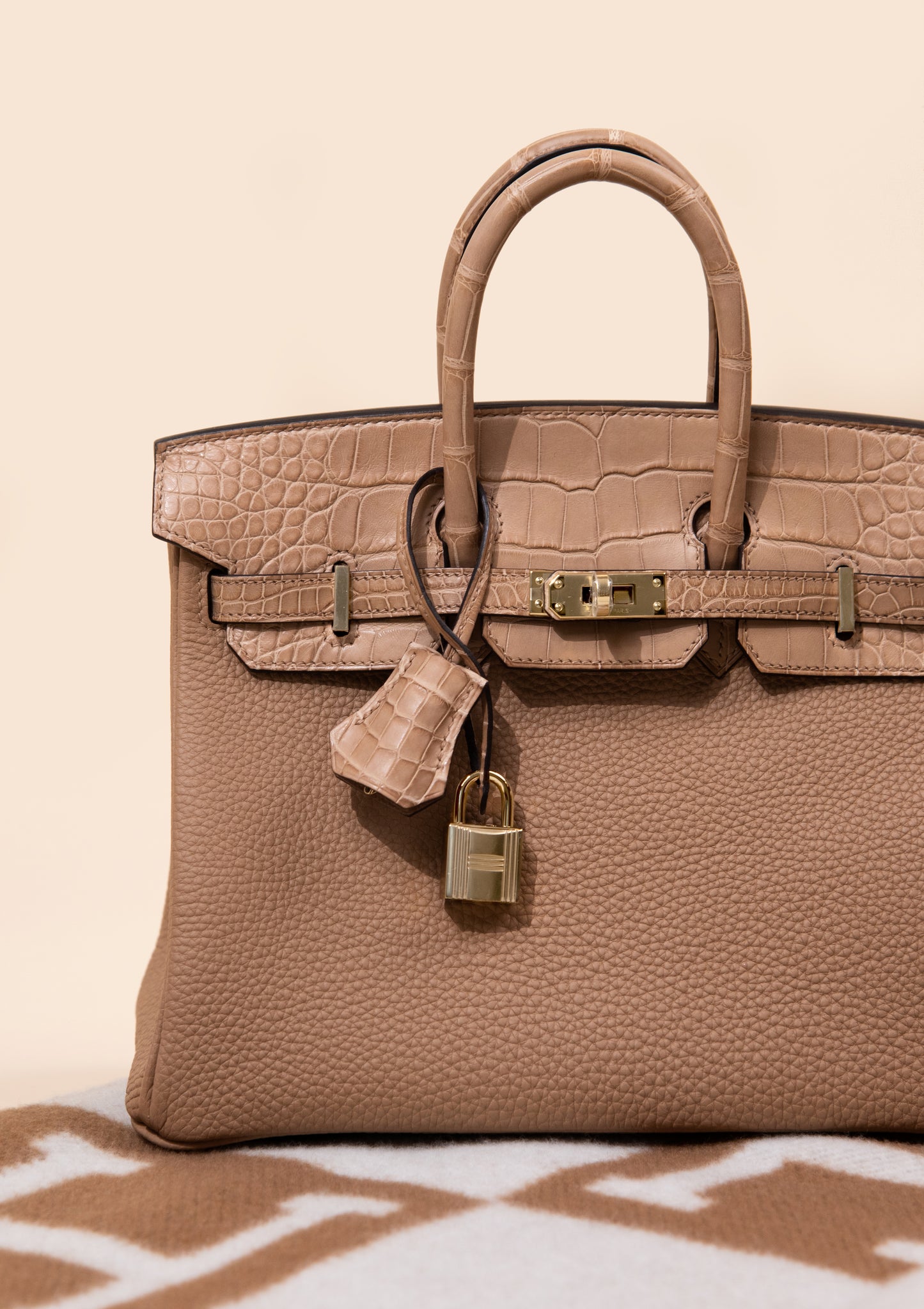 Hermès Birkin 25 Touch Alligator in Chai GHW