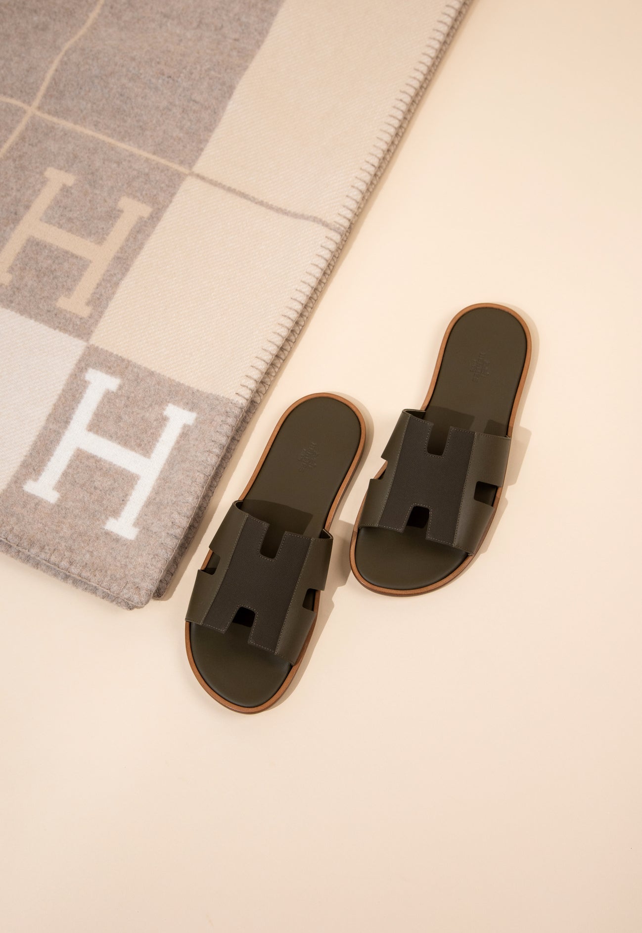 Hermès Izmir Sandals in Vert Toundra