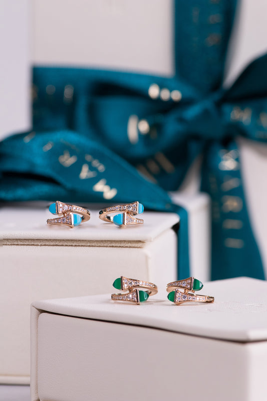 أقراط مارلي كليو الماسية من الذهب الوردي والفيروز والعقيق الأخضر