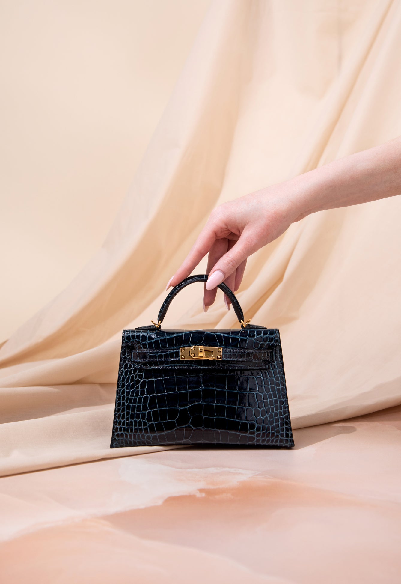 Hermès Mini Kelly Shiny Crocodile in Vert Rousseau GHW